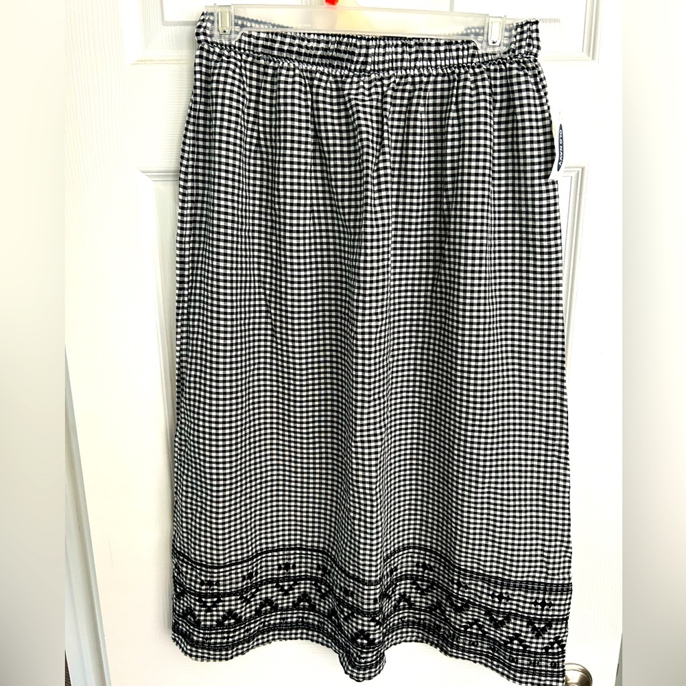 NWT Old Navy Gingham Embroidered Skirt